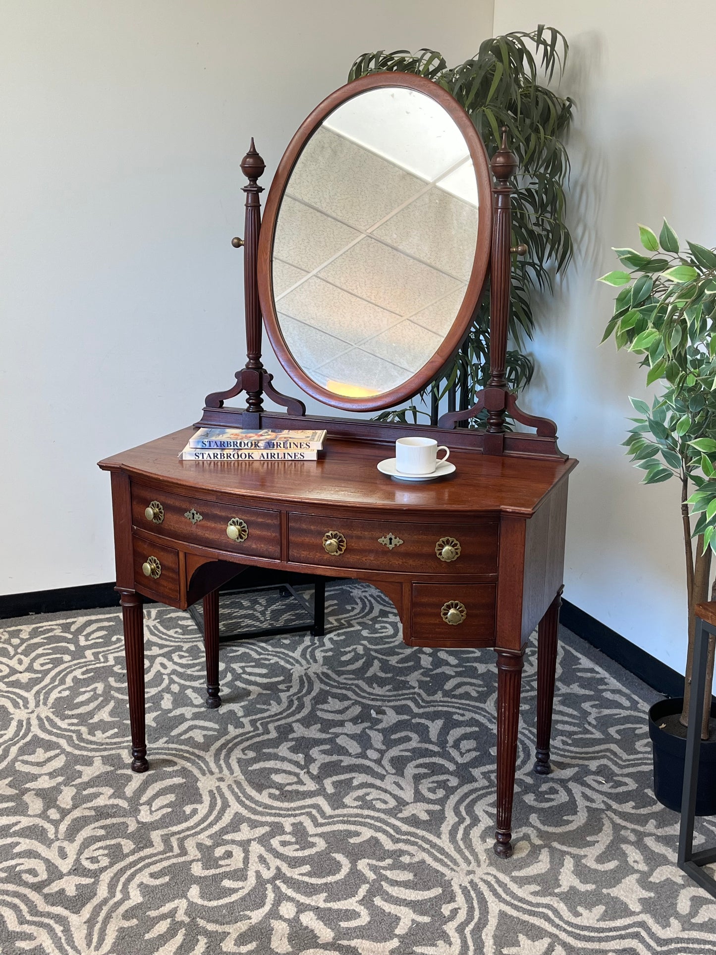 Antique Style Colonial Vanity With Mirror