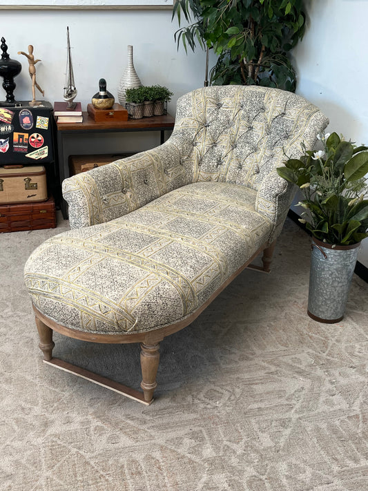Modern Right-Arm Chaise Lounge