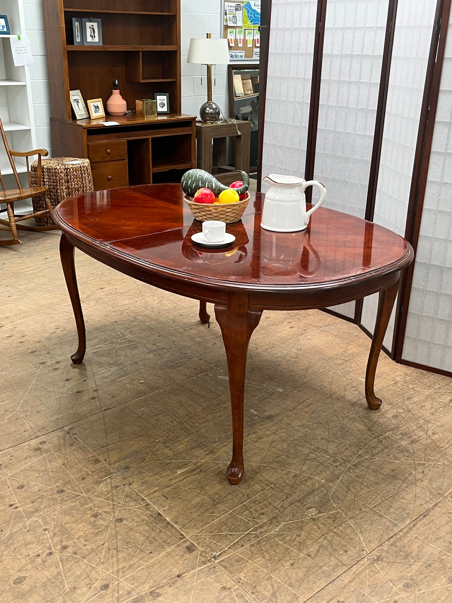 Queen Anne Style Oval Dining Table