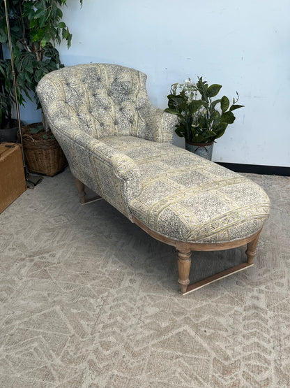 Modern Right-Arm Chaise Lounge