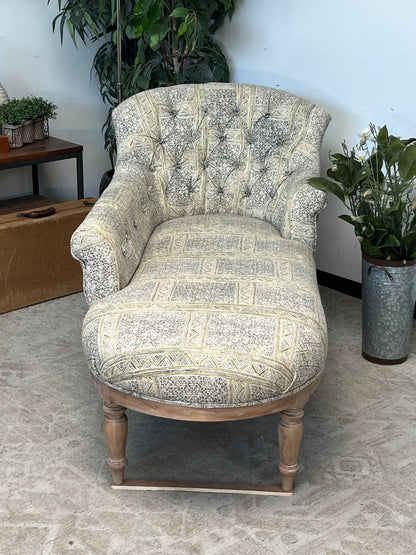 Modern Right-Arm Chaise Lounge