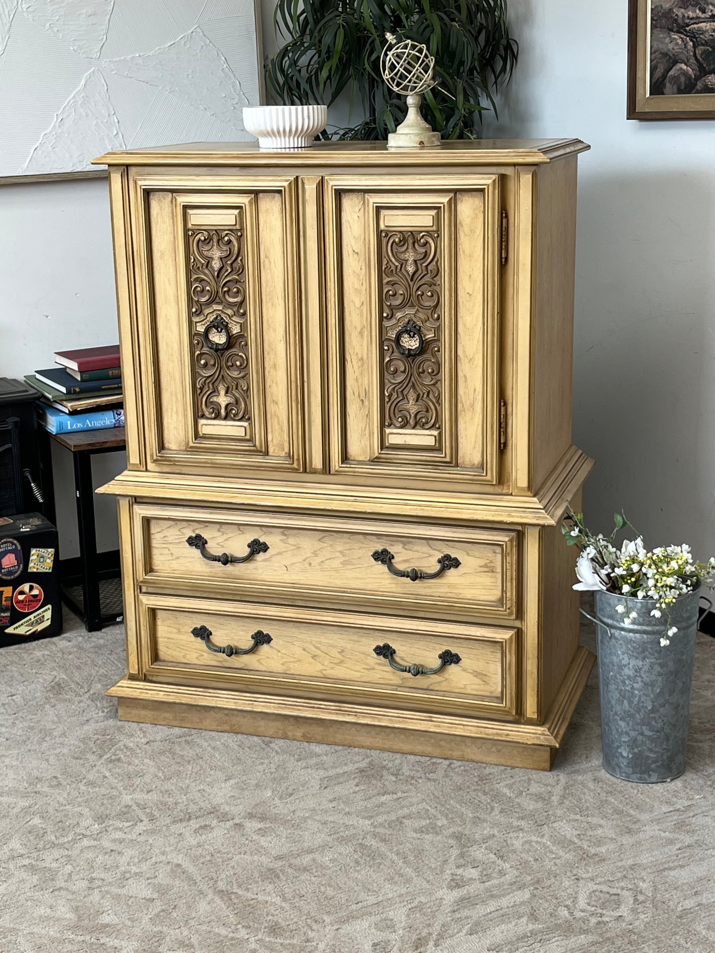 Baroque Style 5-Drawer Dresser Armoire