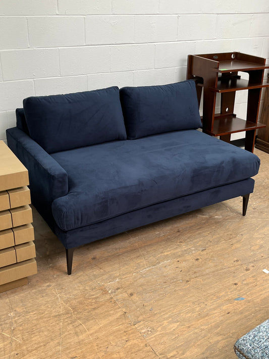 Modern Right-Arm Lounge Seat