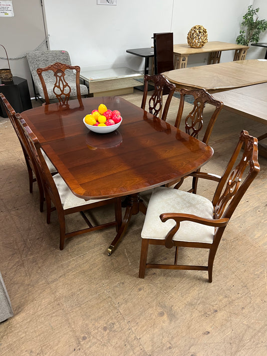 Federalist Style Dining Set With 6 Chairs