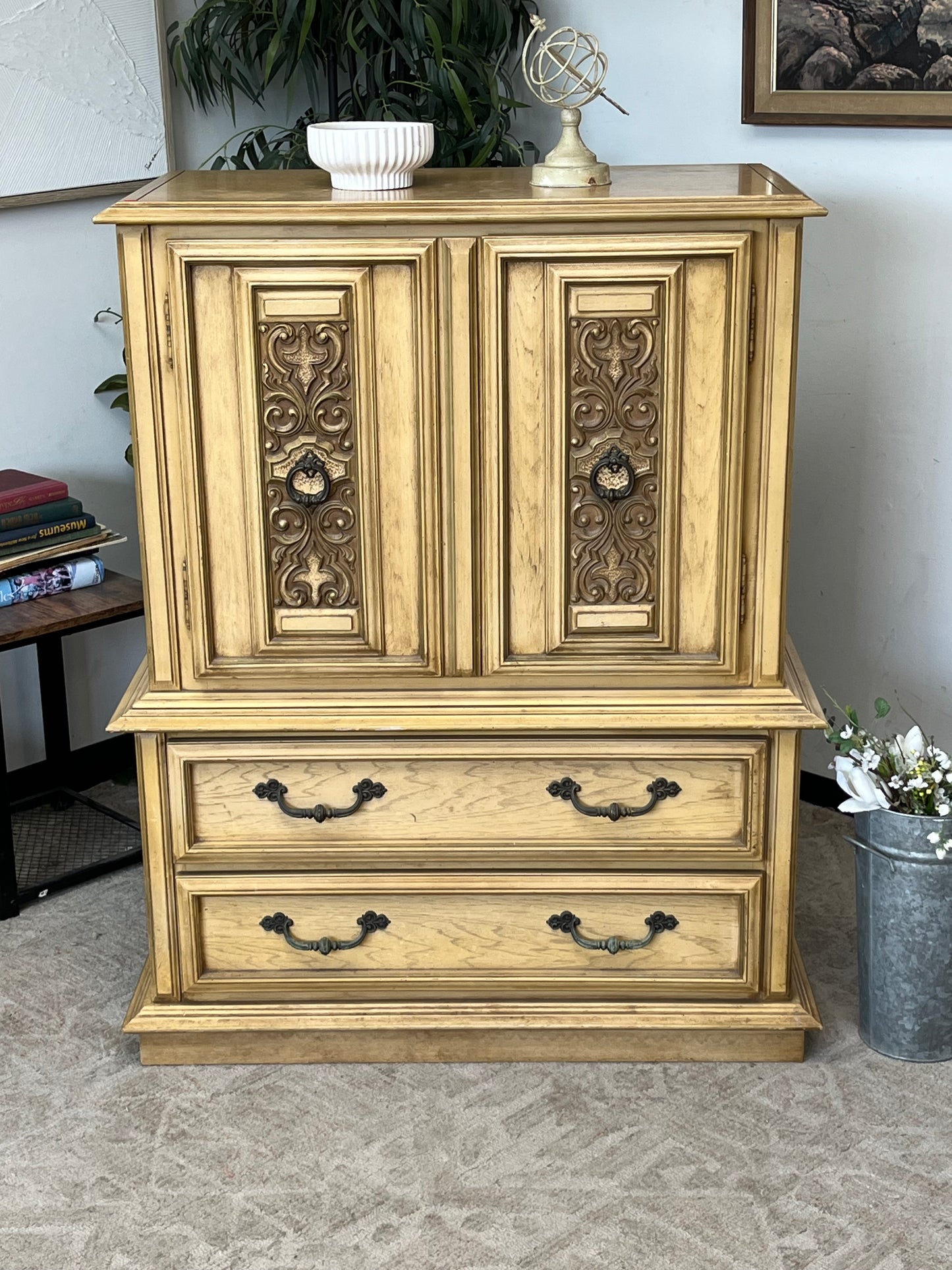 Baroque Style 5-Drawer Dresser Armoire