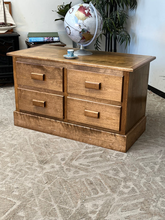 Traditional Style 4 Drawer Dresser