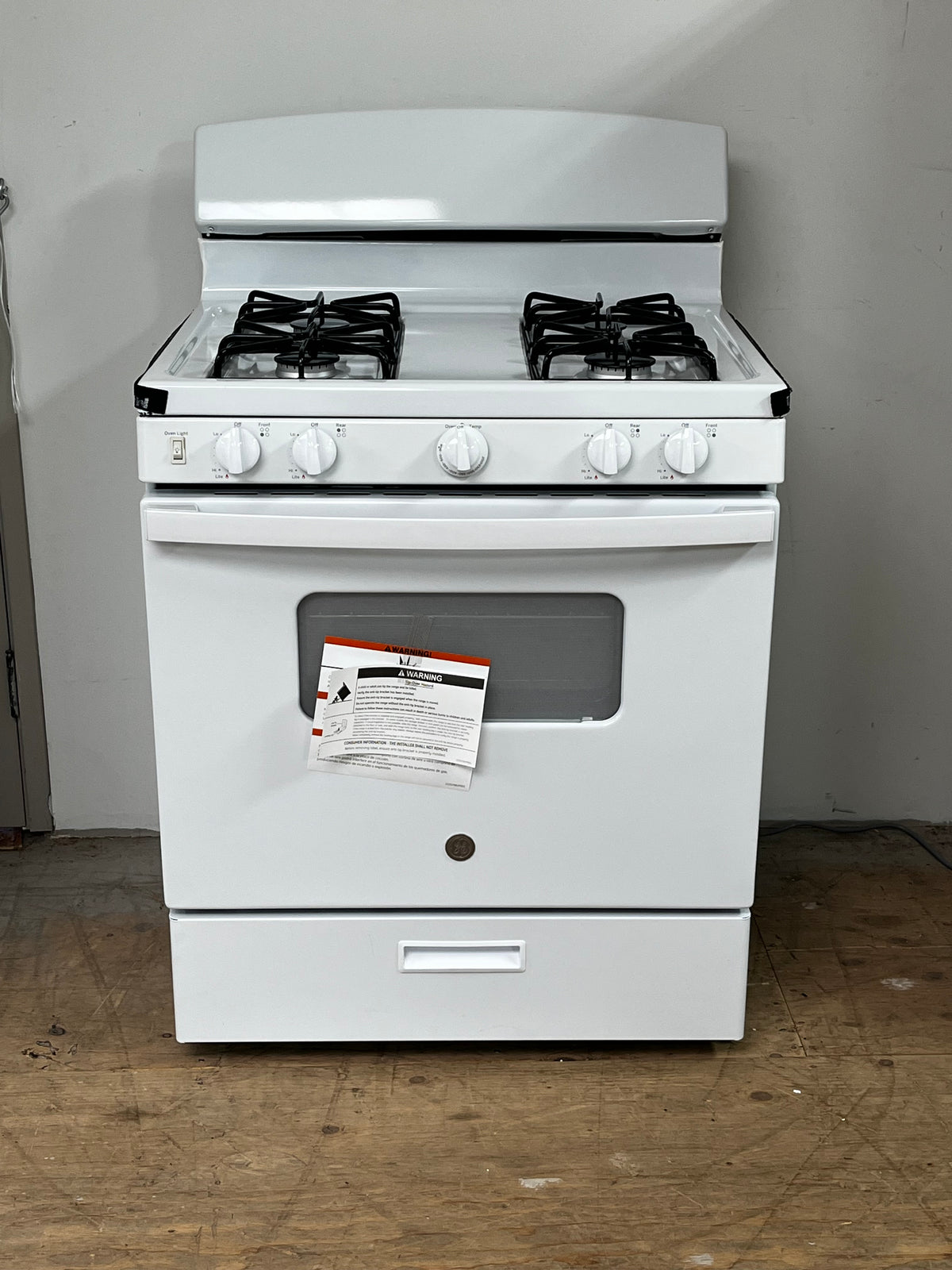 GE 4.8 cu. ft. White Freestanding Gas Range -Dented