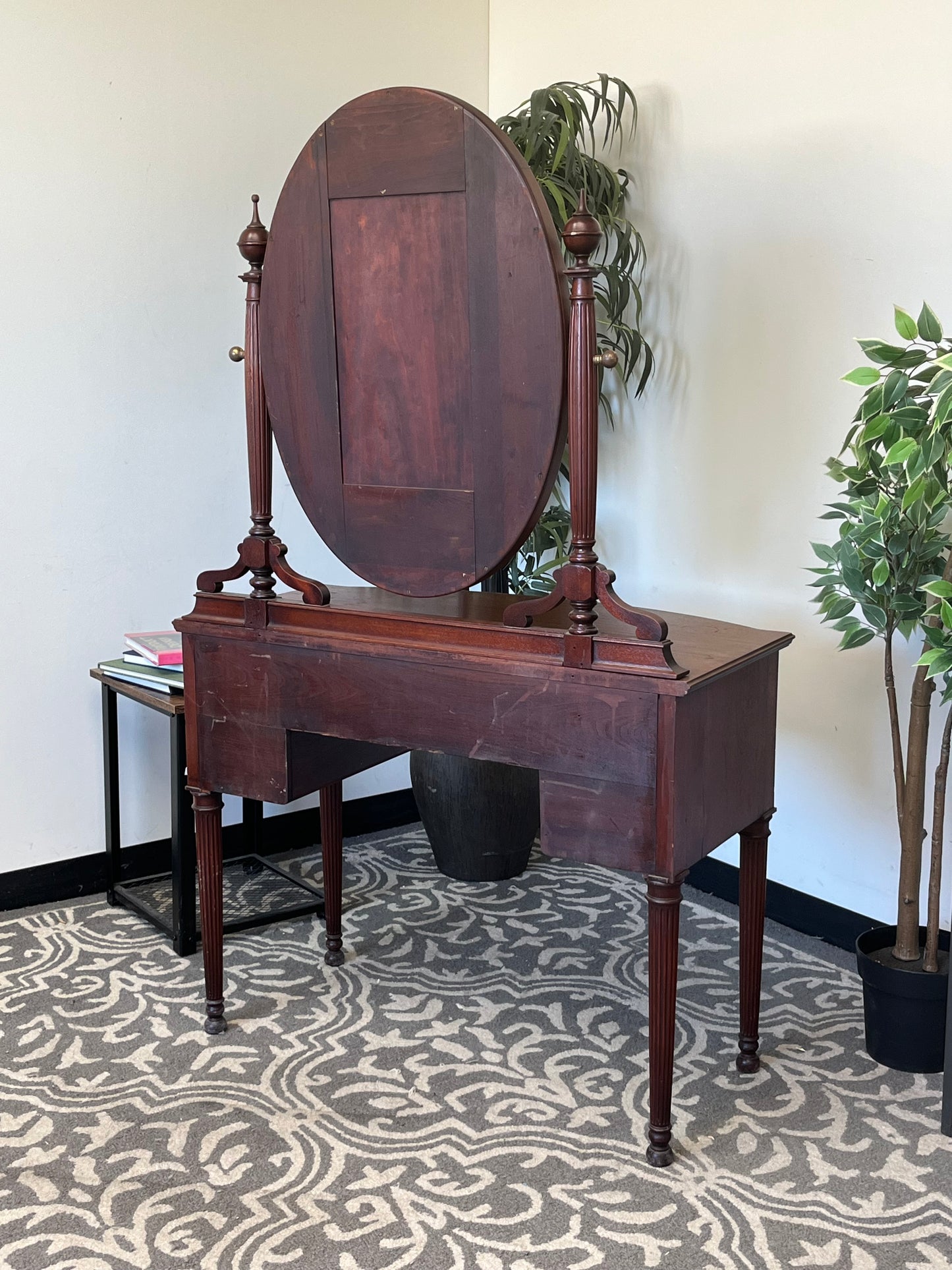 Antique Style Colonial Vanity With Mirror