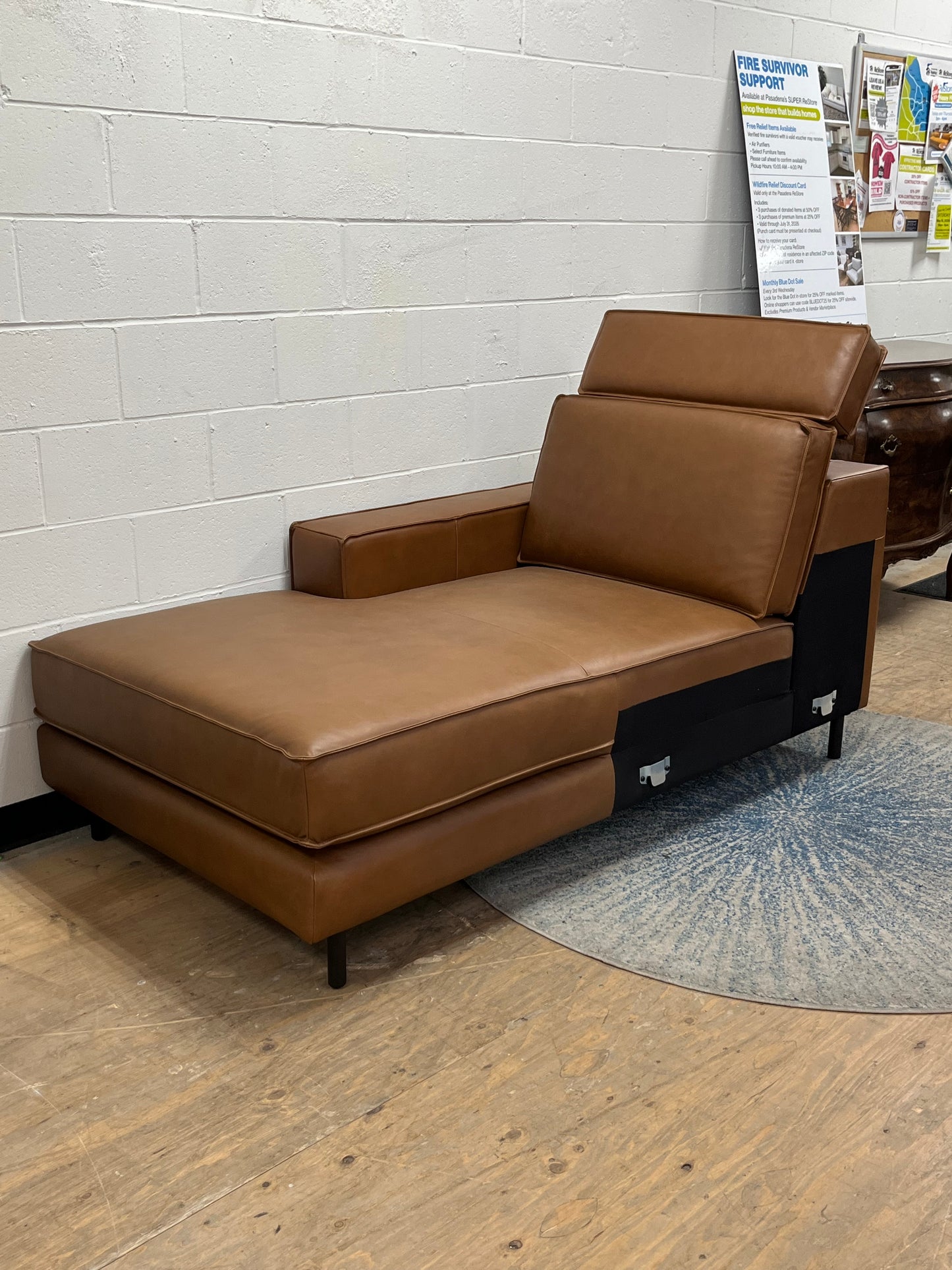 Leather Chaise Lounge With Adjustable Headrest