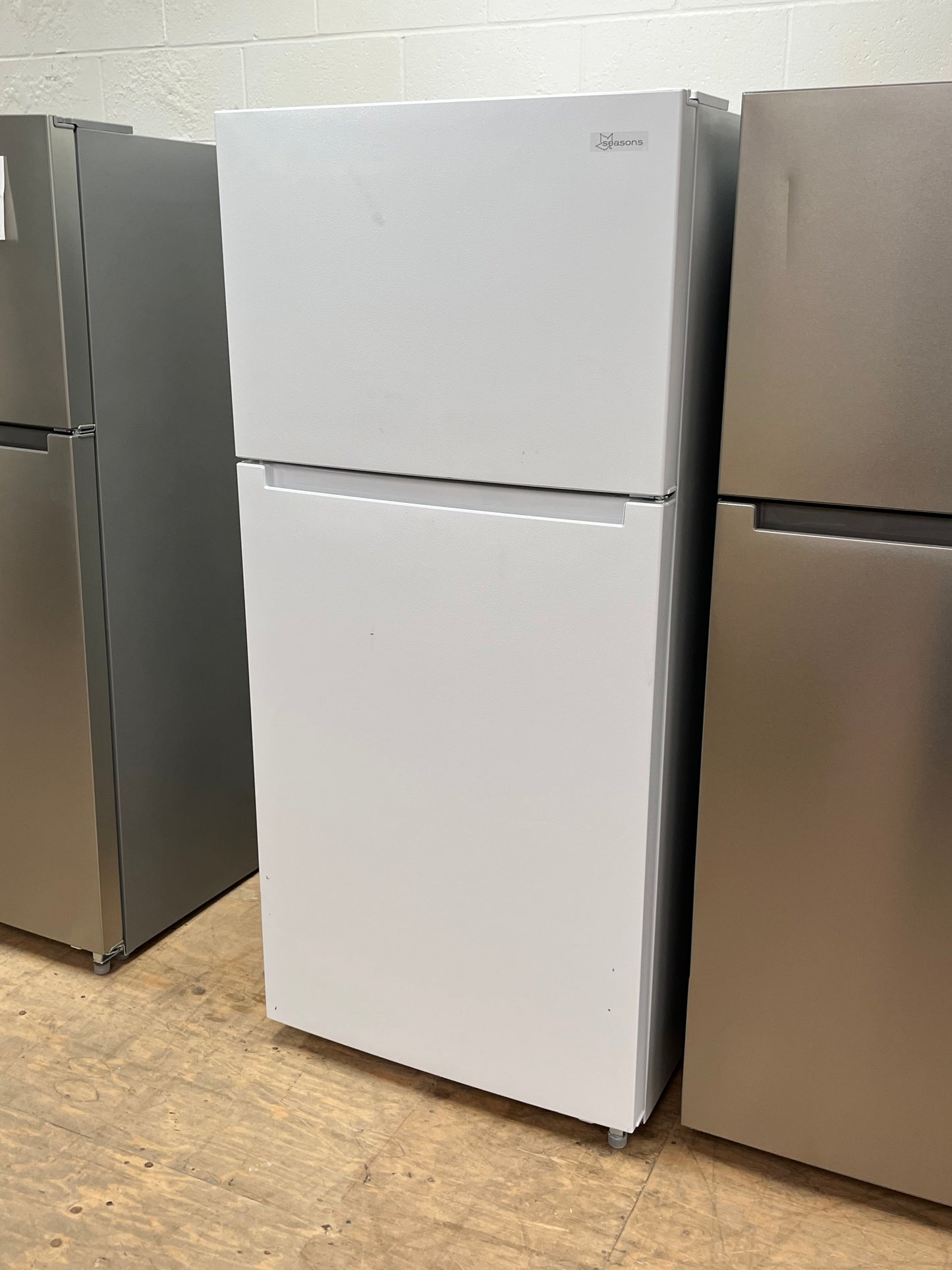 Seasons White 18 Cu. Ft. Refrigerator - Dented