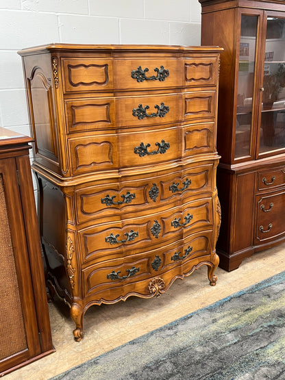Traditional Style Ornate 6-Drawer Dresser