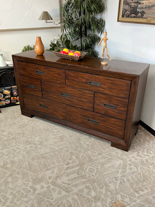 Modern Style Brown 7-Drawer Dresser
