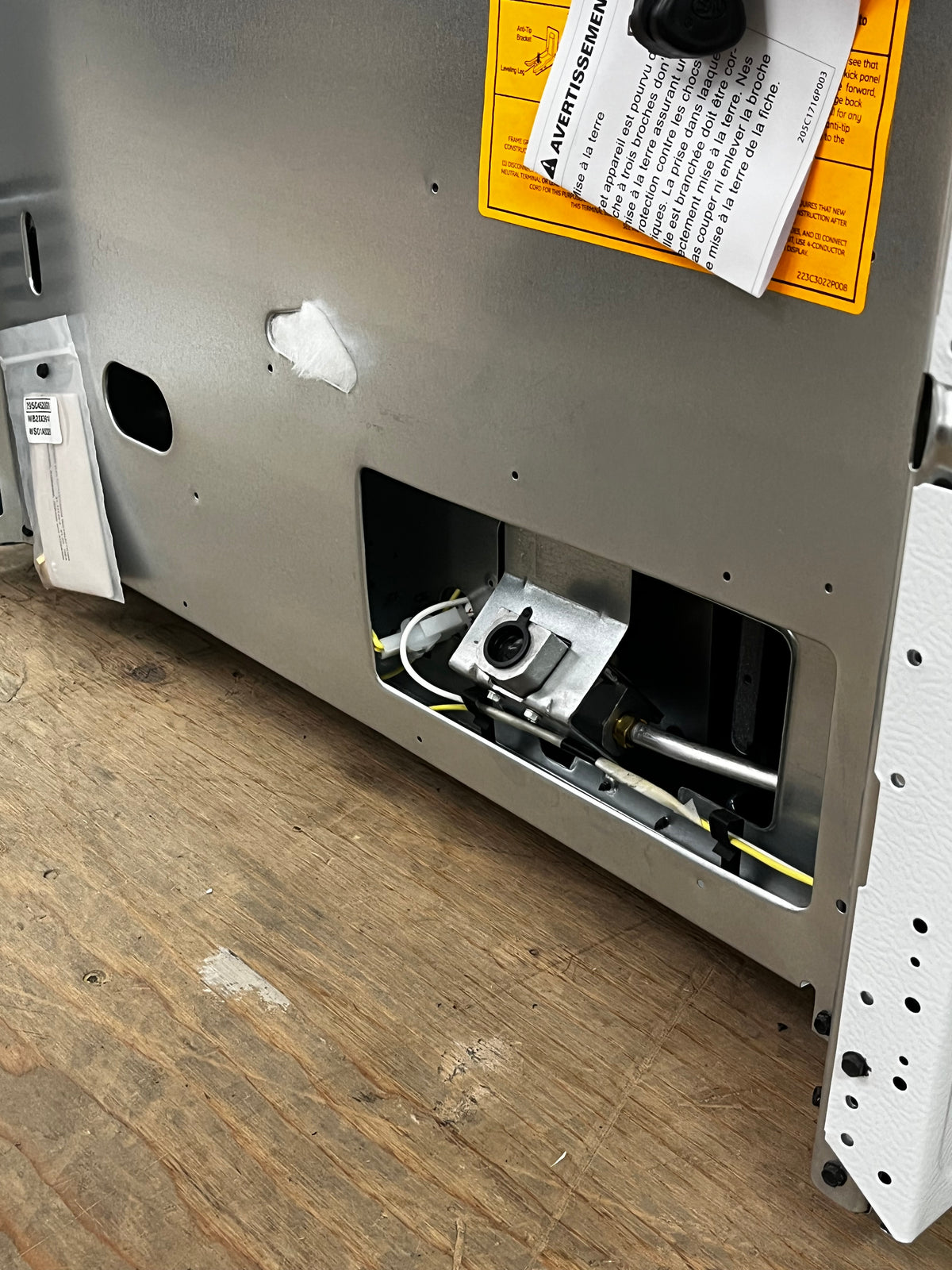GE 4.8 cu. ft. White Freestanding Gas Range -Dented