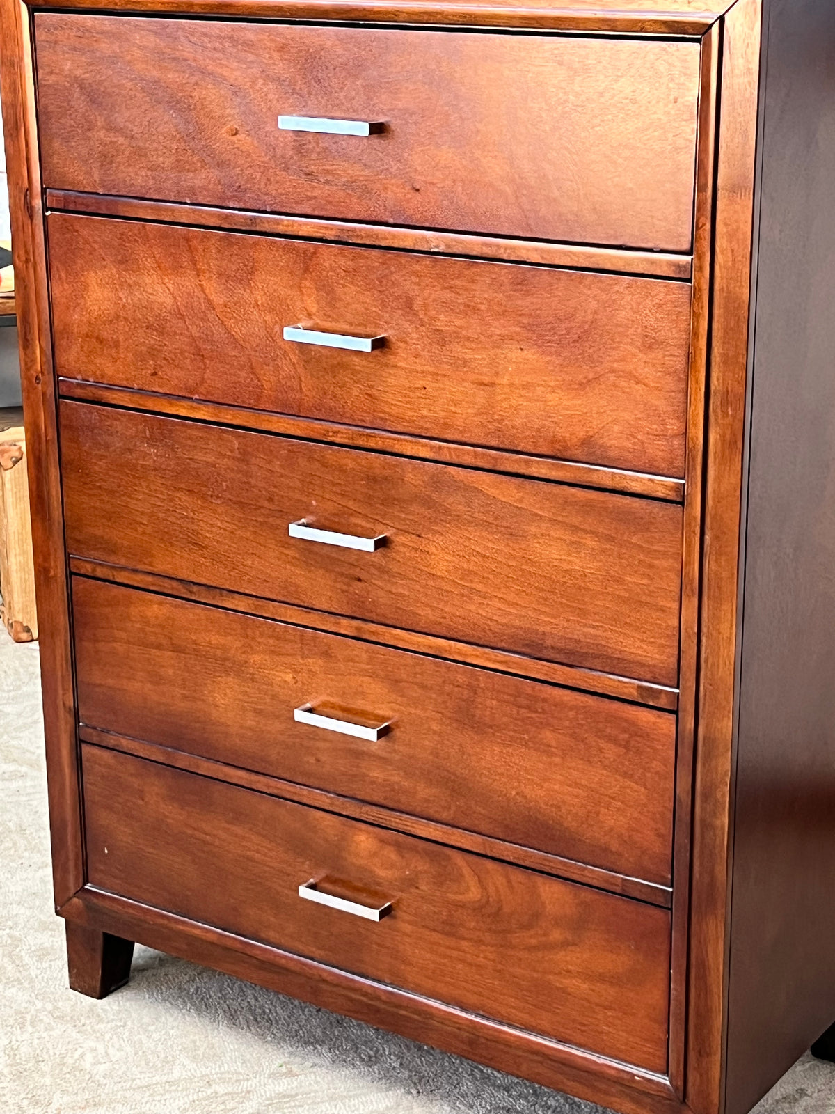 Traditional Style 5-Drawer Dresser