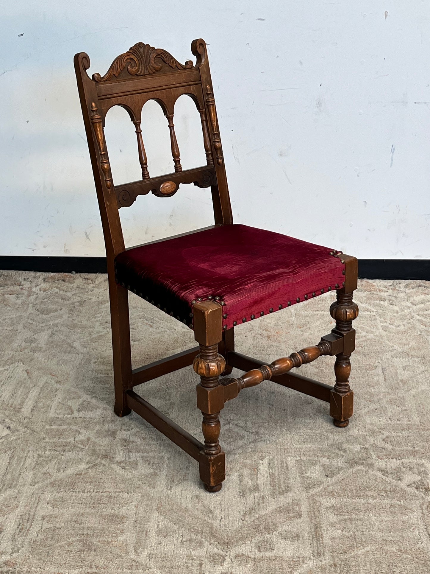 Traditional Gothic Style Dining Chair