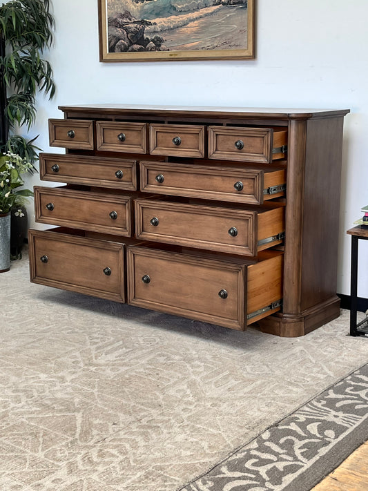 Whittier Furniture 10-Drawer Dresser