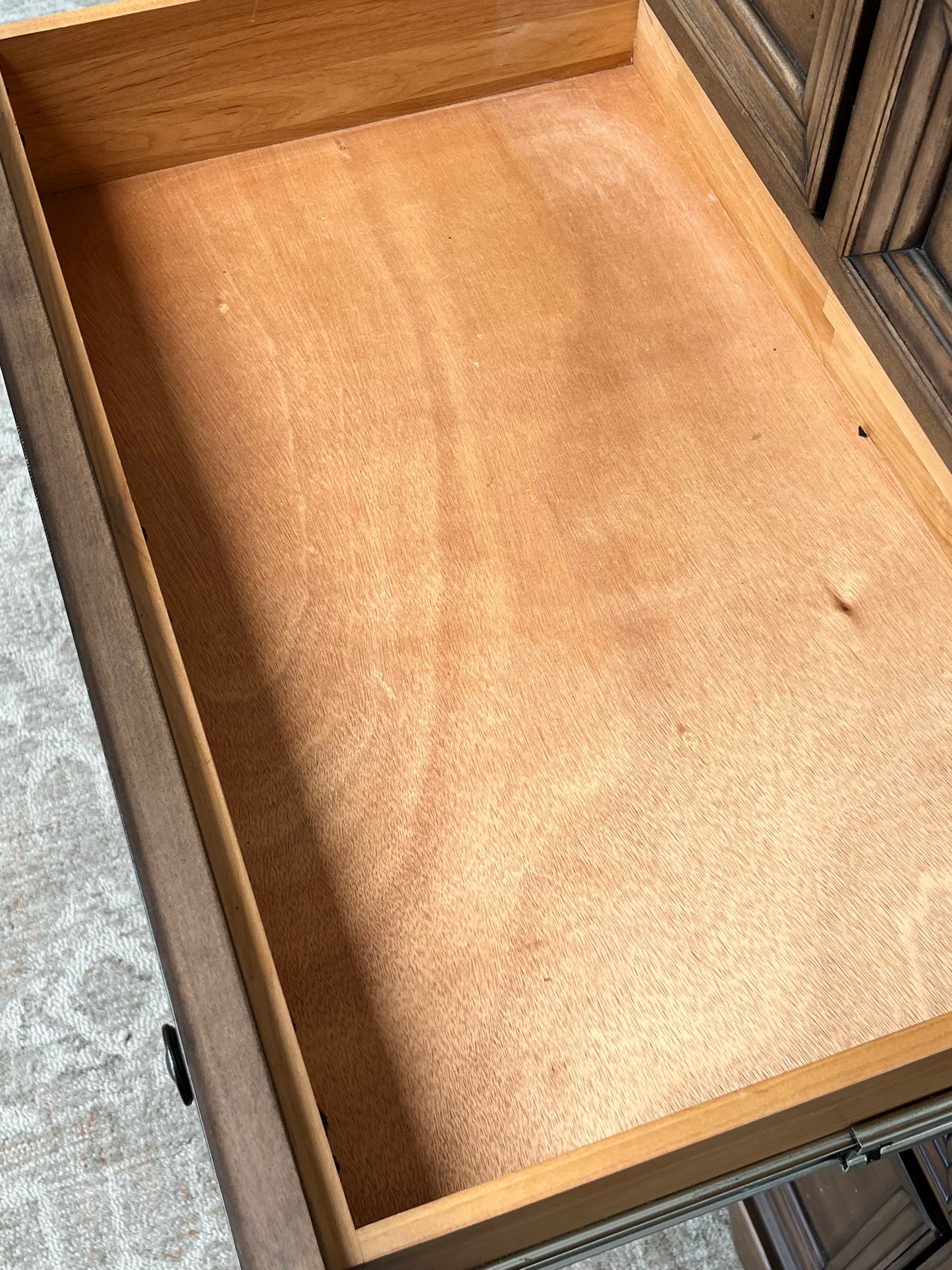 Whittier Furniture 10-Drawer Dresser