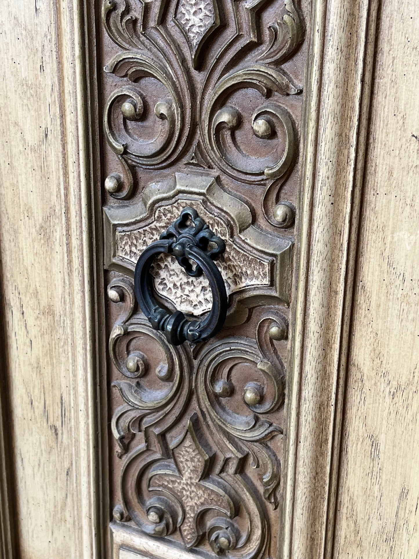 Baroque Style 5-Drawer Dresser Armoire