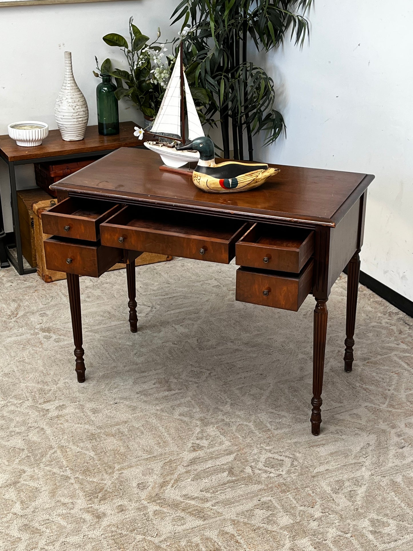 Traditional Style 5-Drawer Desk