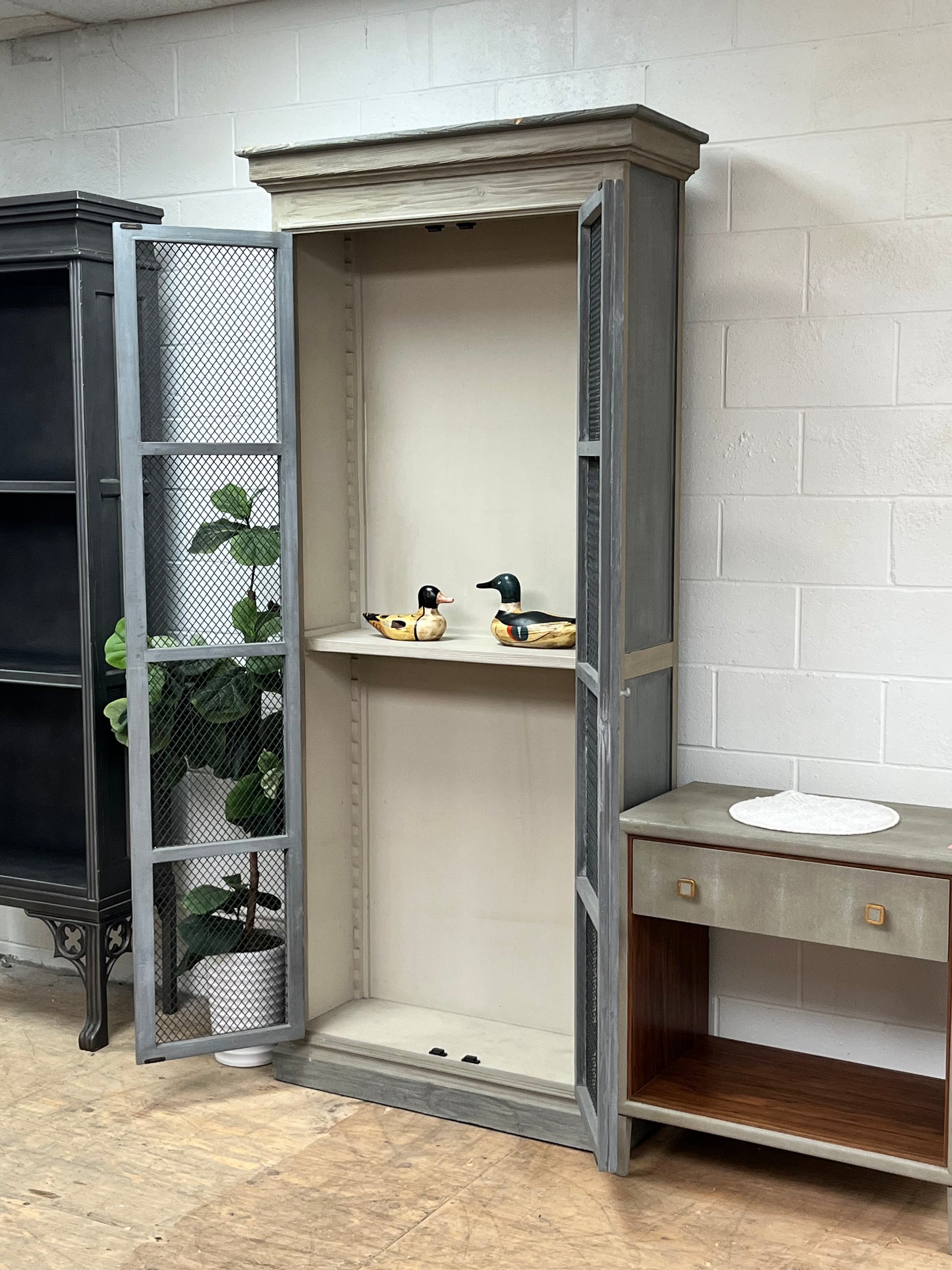 Modern Farmhouse Style 91" Cabinet