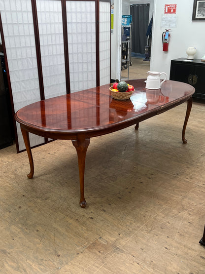 Queen Anne Style Oval Dining Table