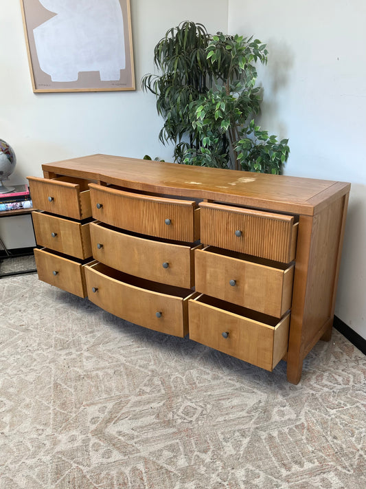 Stanley Furniture Wooden 9 Drawer Dresser