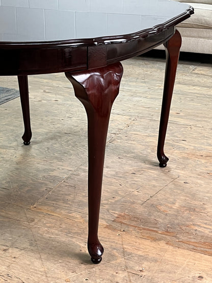 Traditional Style Dining Table w/ Extension Leaves