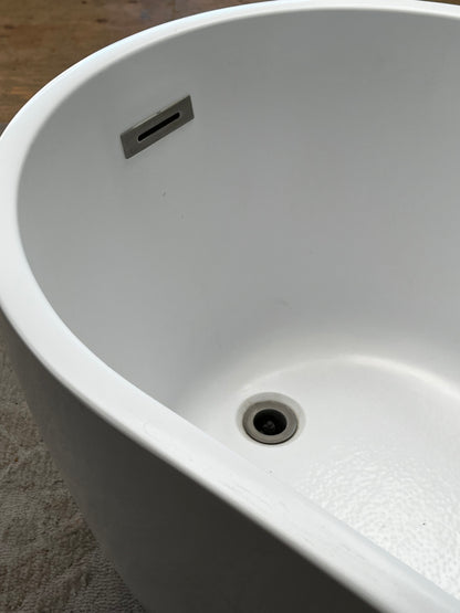 Modern Freestanding Fiberglass Bathtub