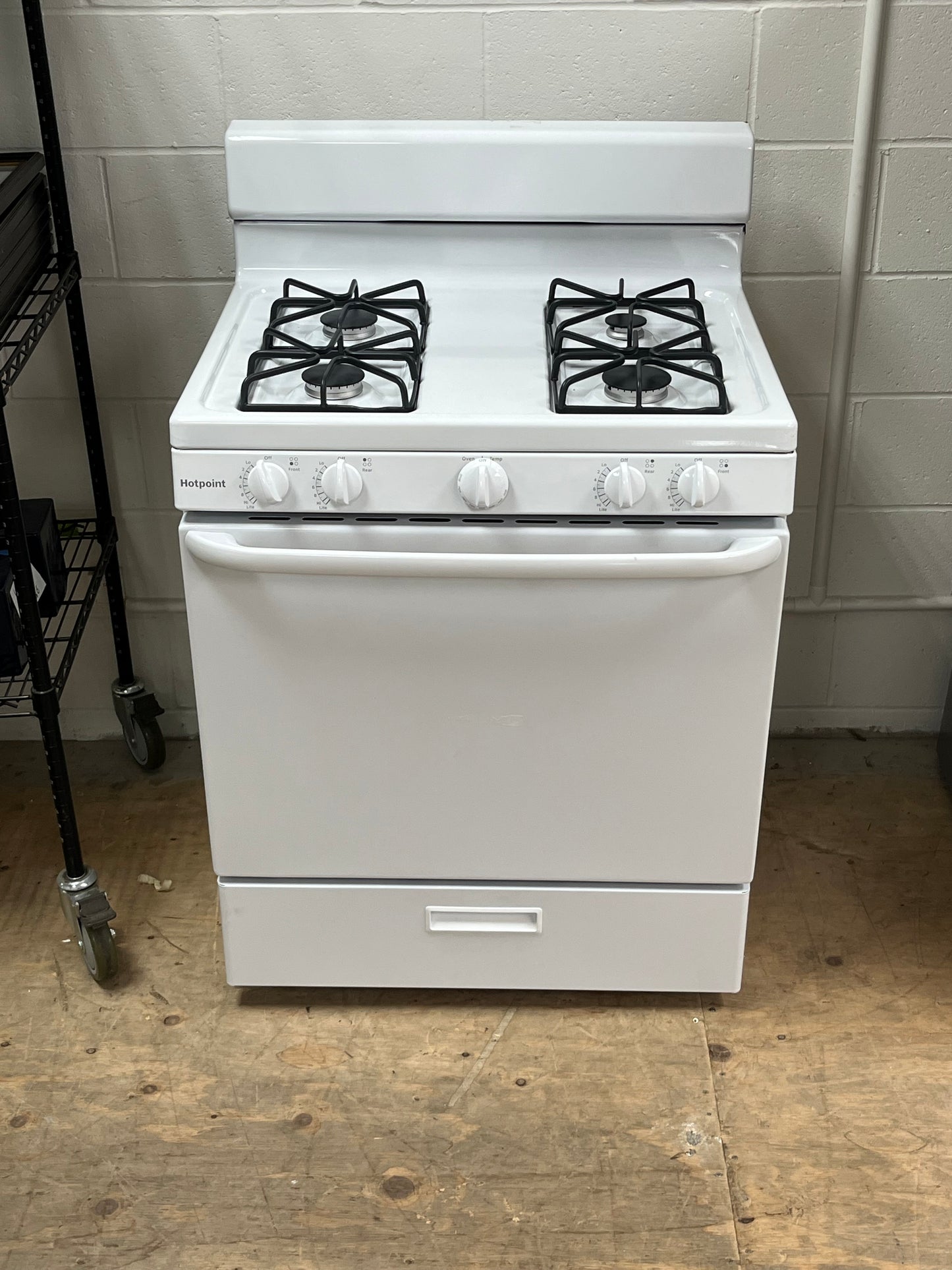 Hotpoint 4.8 Cu.ft Free-Standing 4 Burner Gas Range - Minor Dents