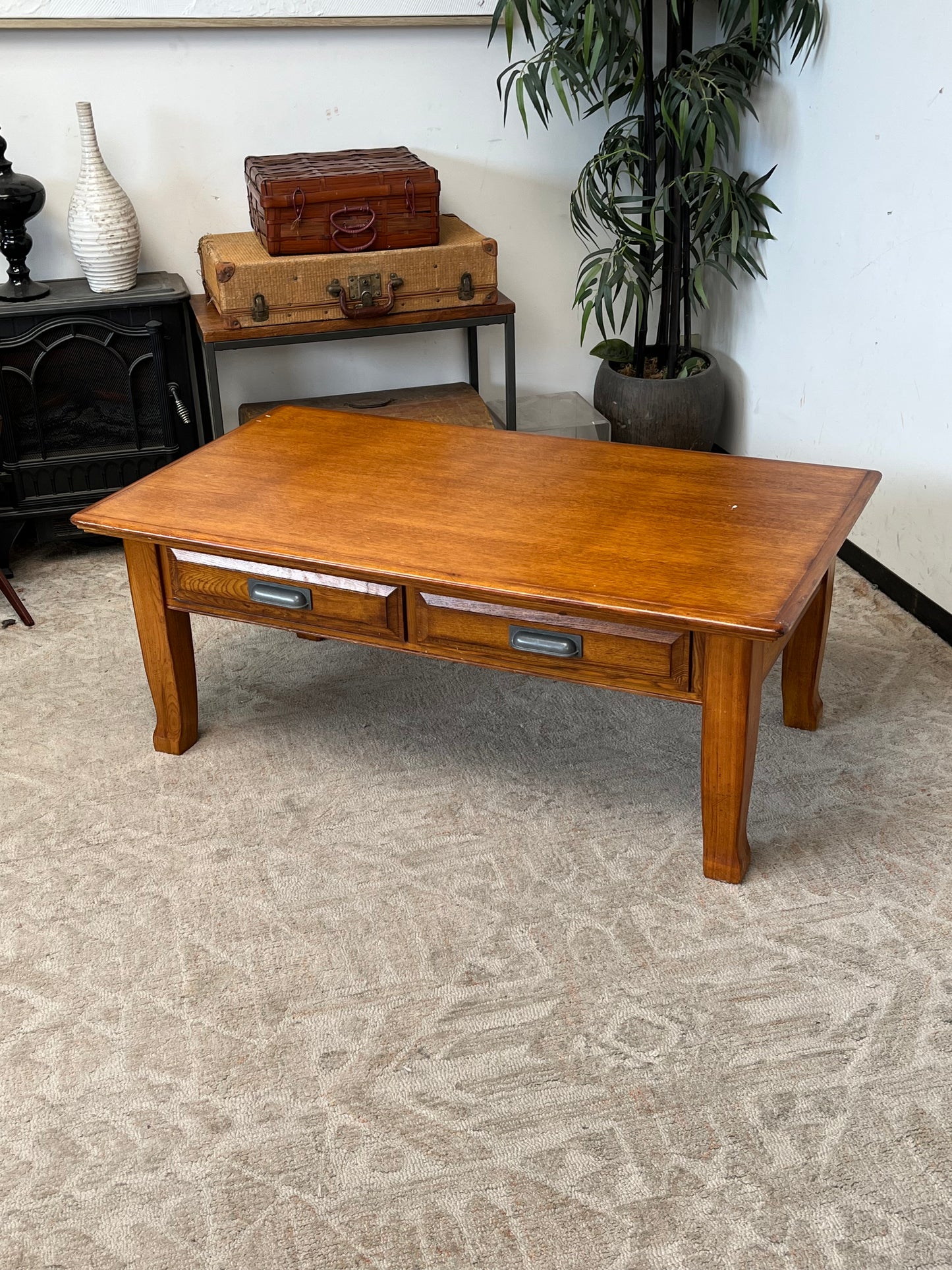 Traditional Coffee Table w/ Drawers