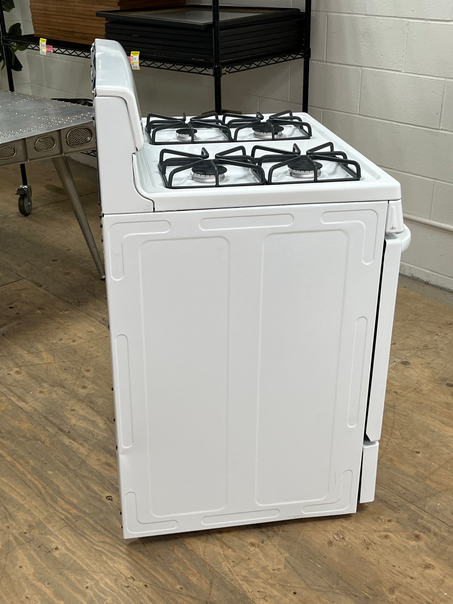 Hotpoint 4.8 Cu.ft Free-Standing 4 Burner Gas Range - Minor Dents