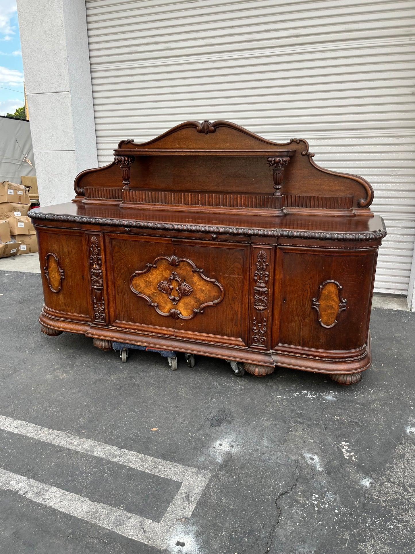 Traditional American Style Large Bar Buffet