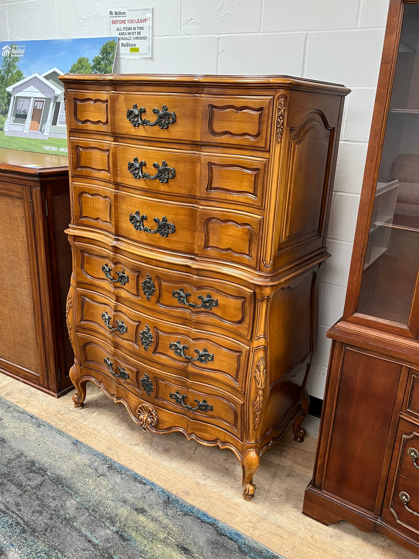 Traditional Style Ornate 6-Drawer Dresser