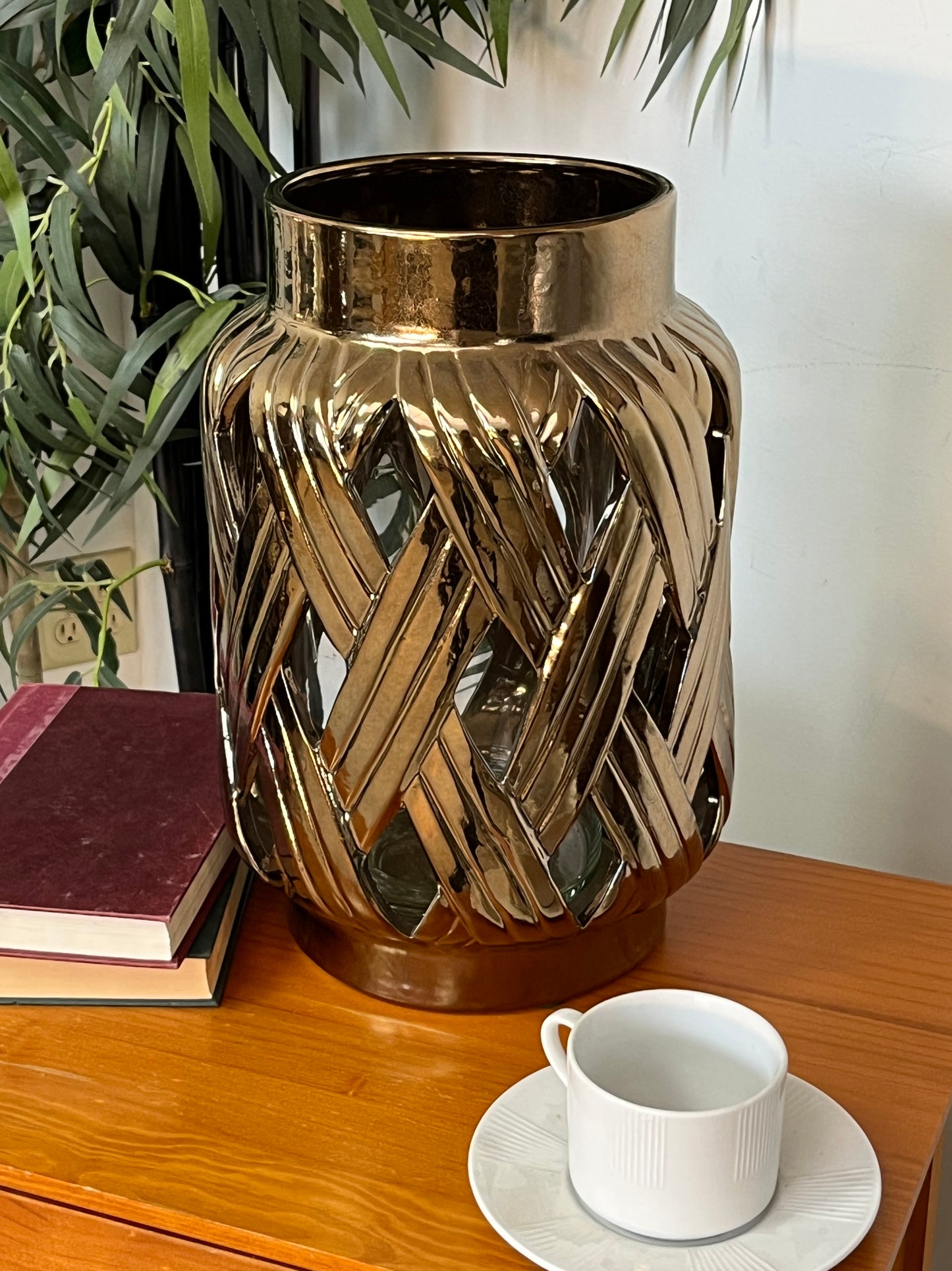 Modern Ceramic Gold Candle Hurricane
