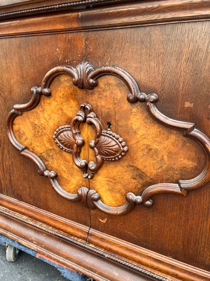 Traditional American Style Large Bar Buffet