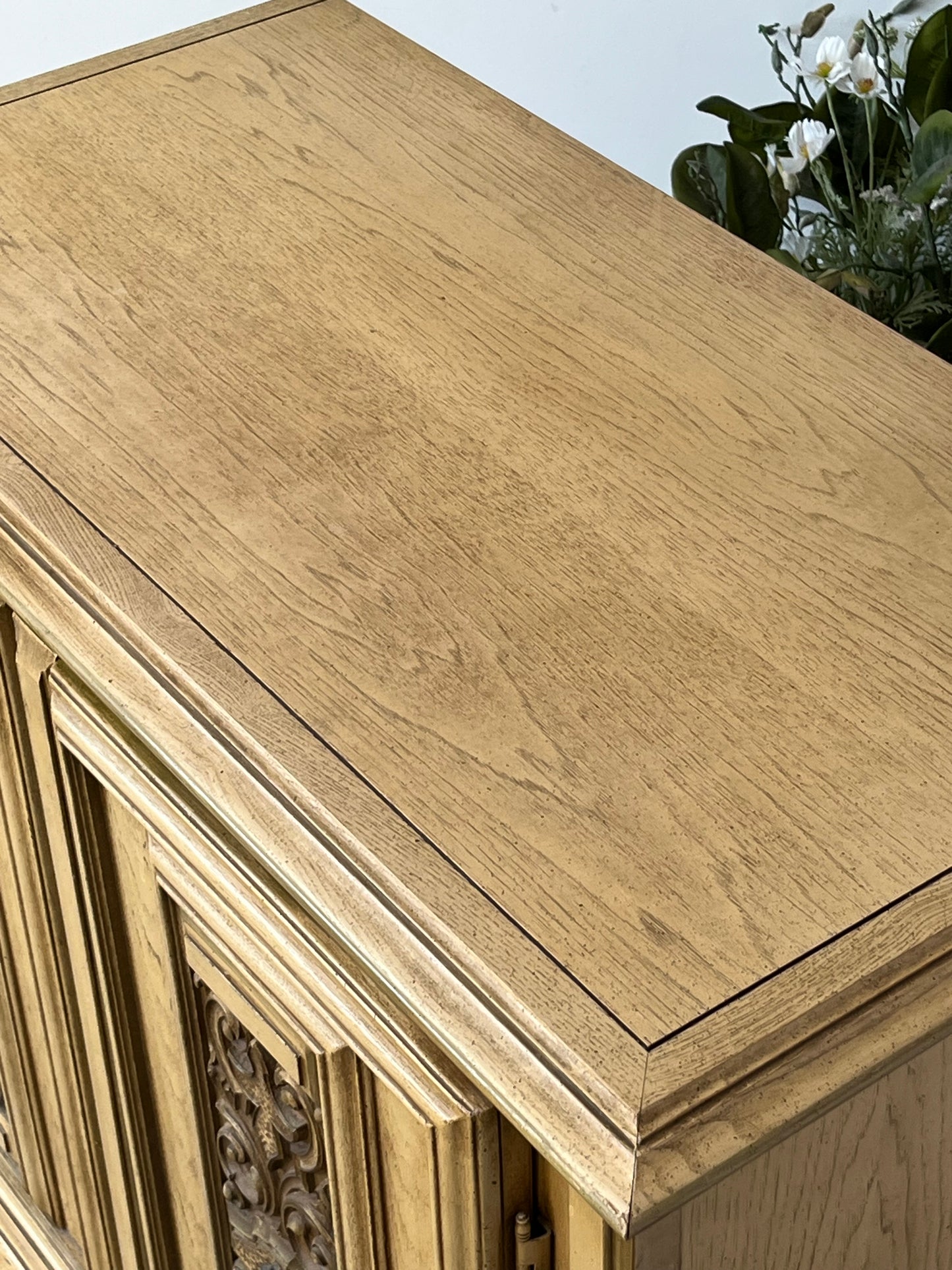 Baroque Style 5-Drawer Dresser Armoire