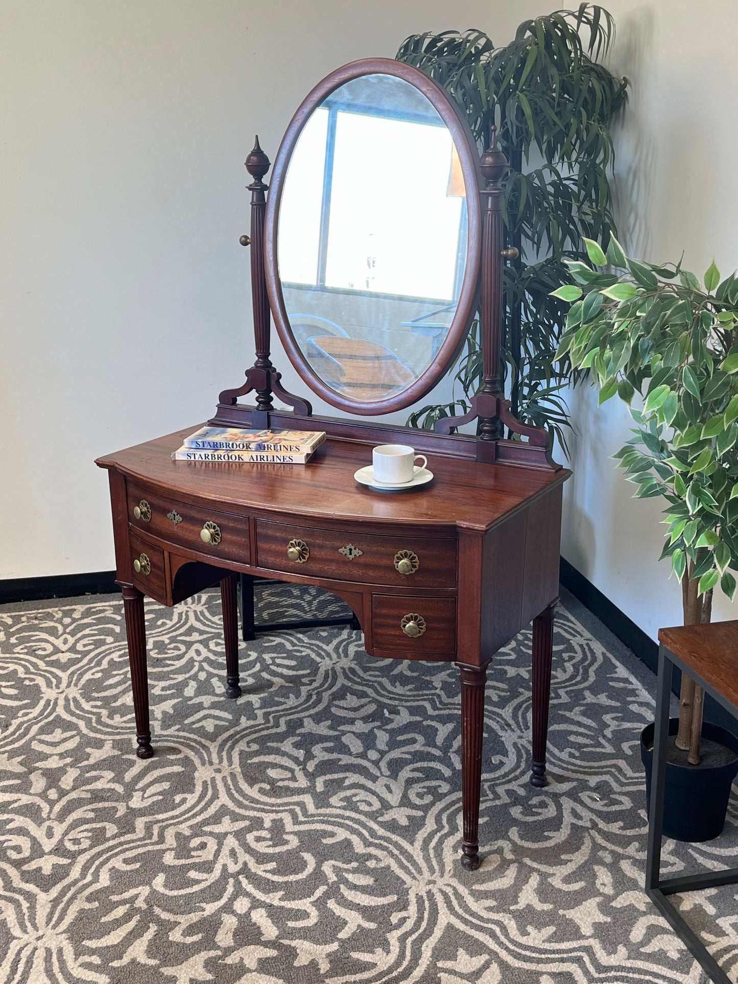 Antique Style Colonial Vanity With Mirror