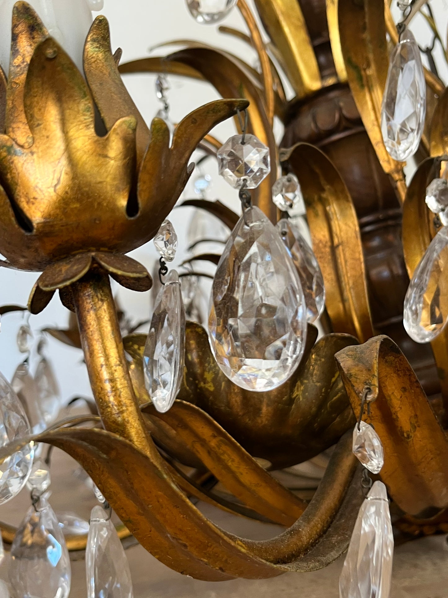 Antique Style Bronze Tone 8-Light Chandelier