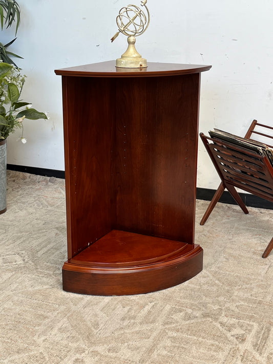 Bombay Company 32" Oval Bookshelf