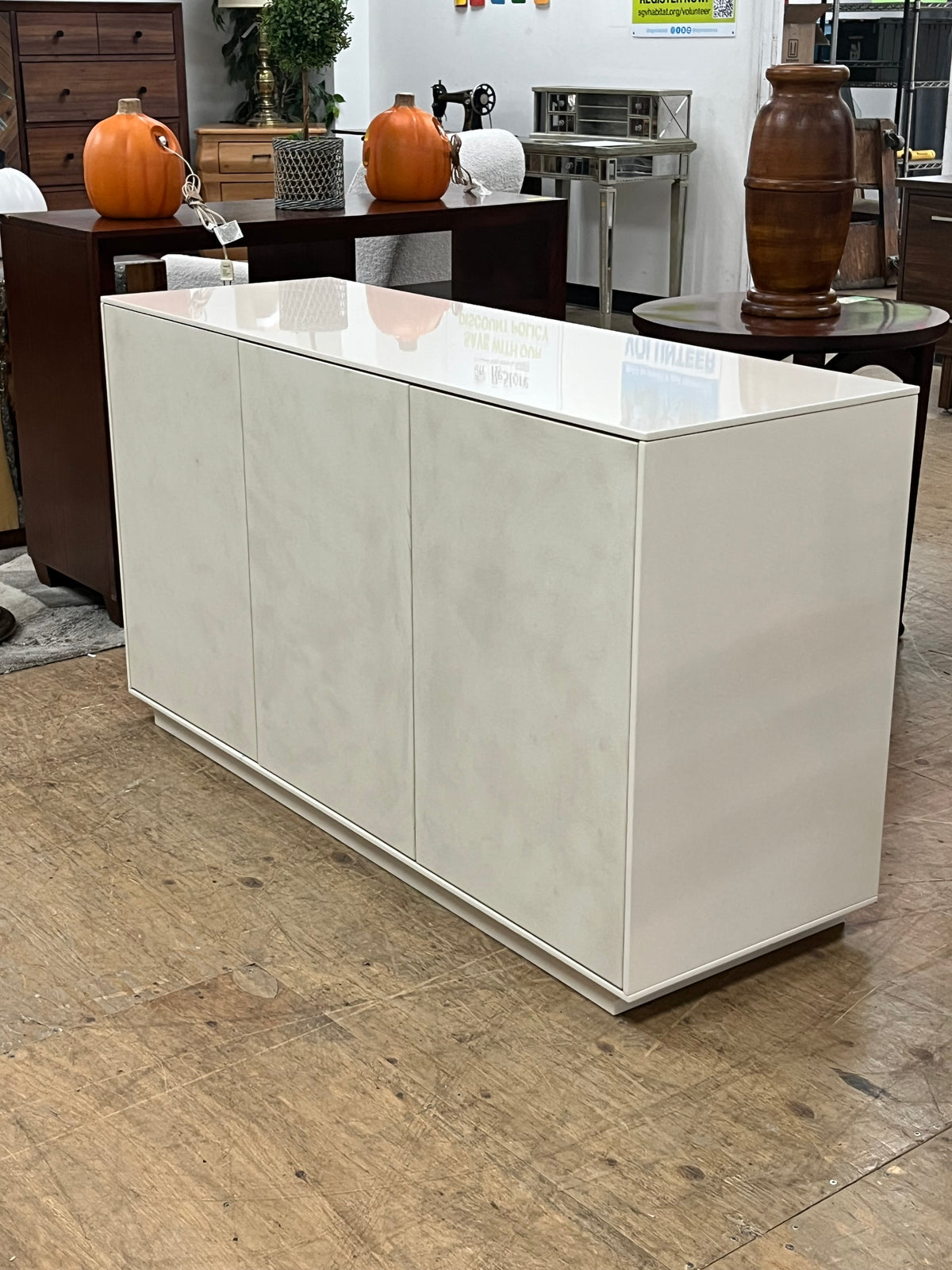 Modern Magnetic Door Buffet Cabinet