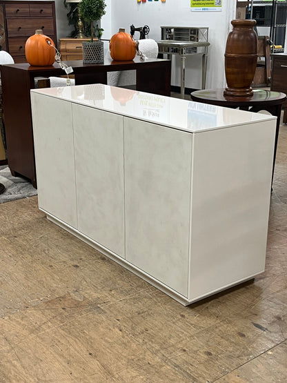 Modern Magnetic Door Buffet Cabinet