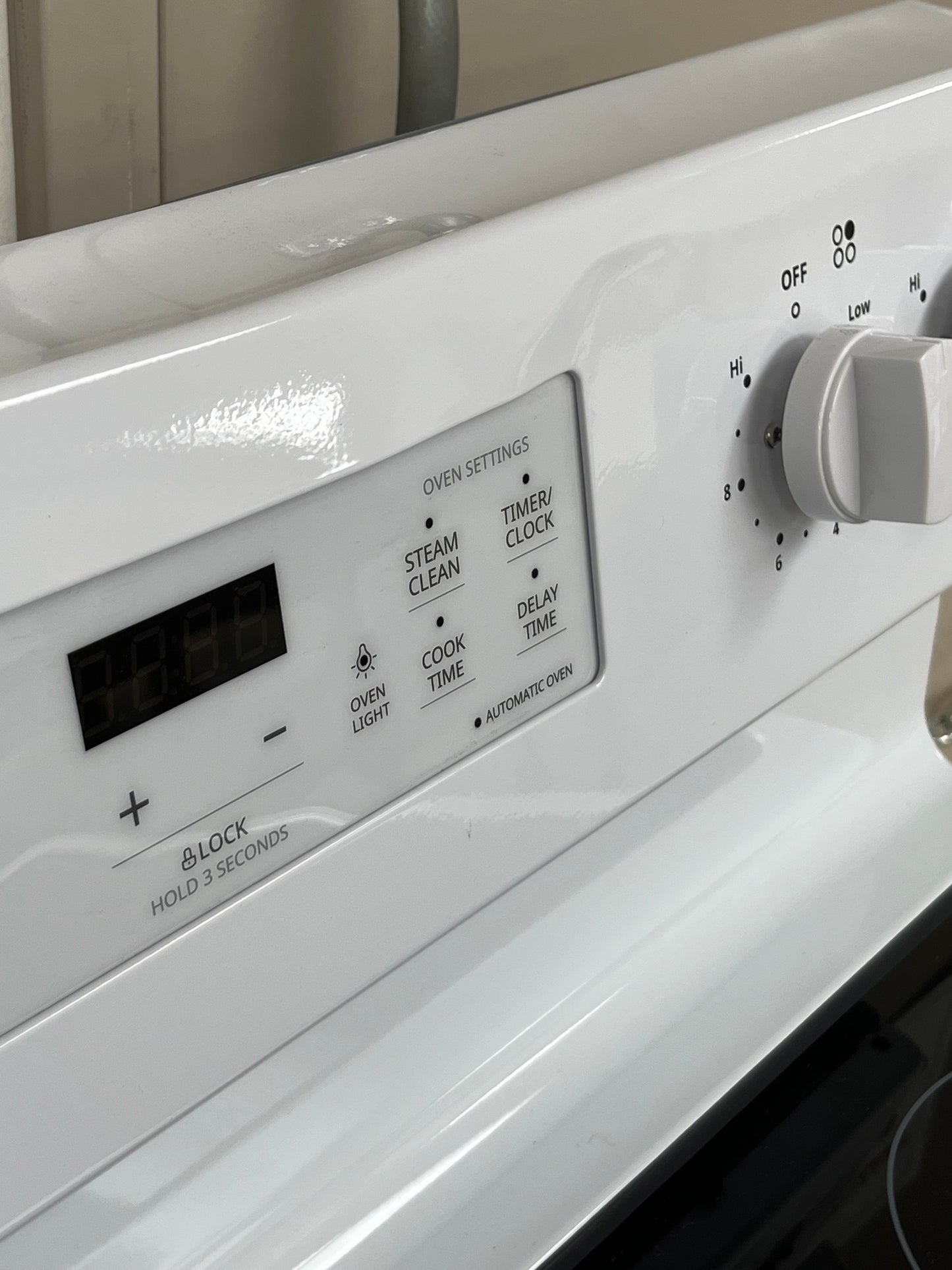 Seasons® 5.2 Cu. Ft. Freestanding  White Electric Range- Minor Dent