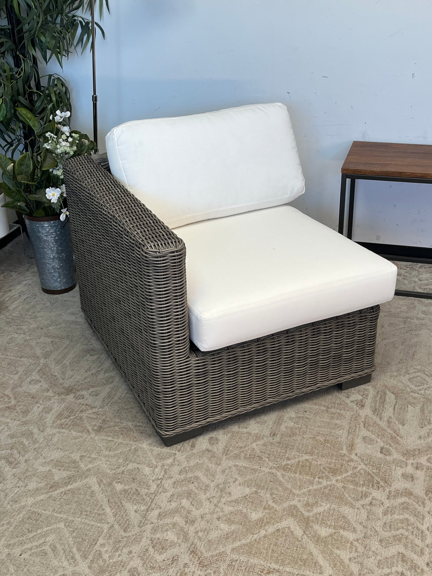 Outdoor Gray Rattan Right-Arm Seat