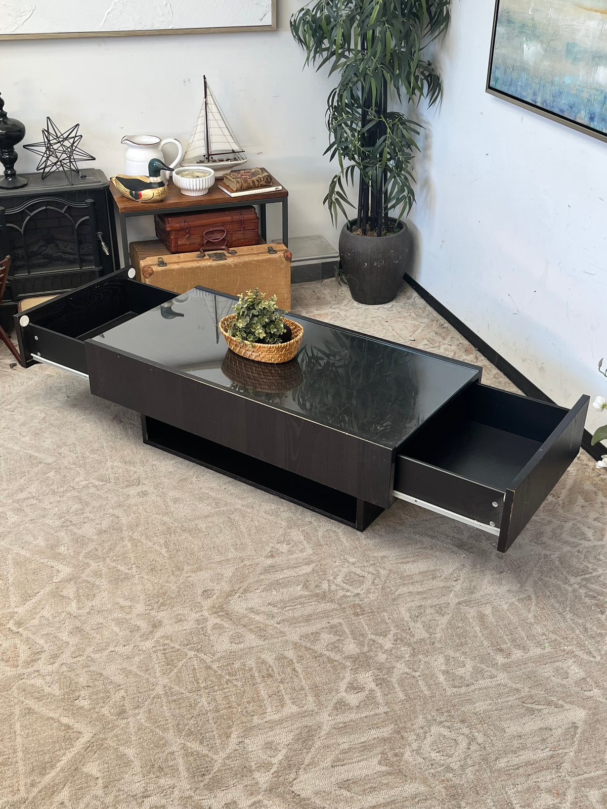 Modern Style Glasstop Coffee Table