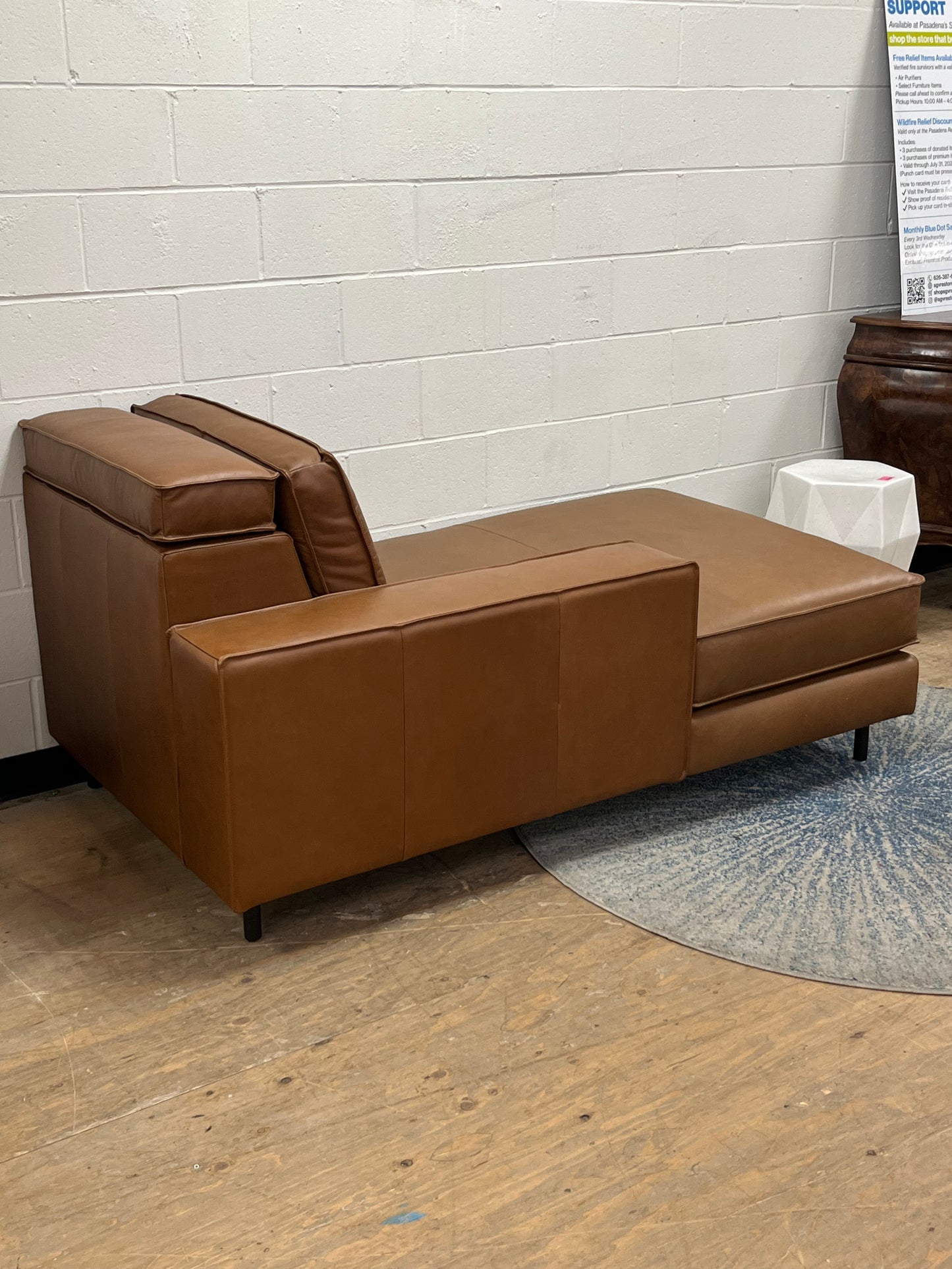 Leather Chaise Lounge With Adjustable Headrest