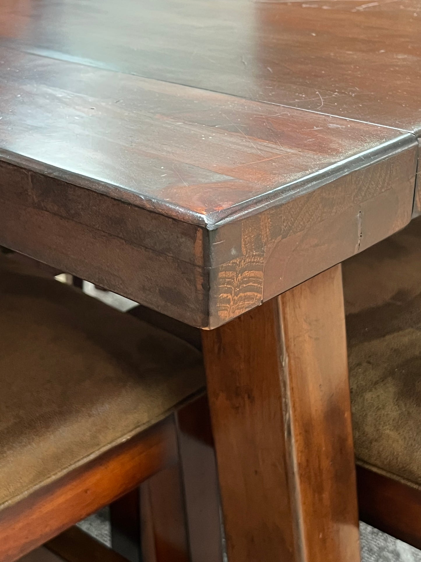 Legacy Furniture Rustic Style Dining Set With 6 Chairs