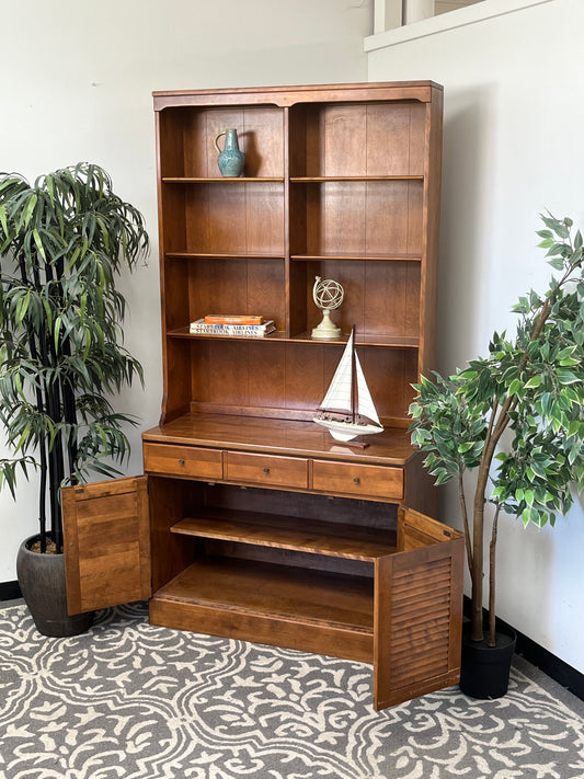 Ethan Allen 2-Piece Hutch With Doors