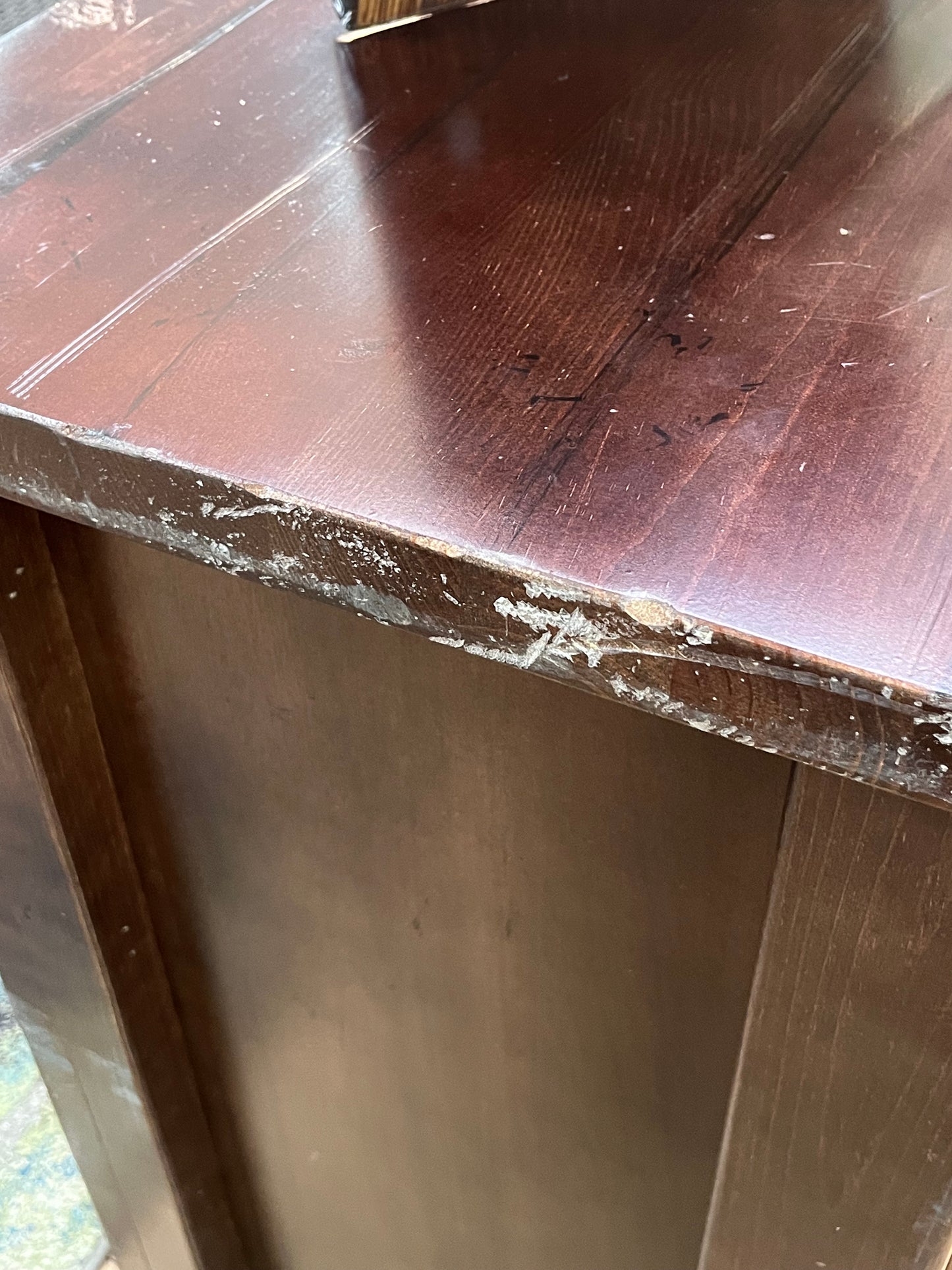 Traditional Style Media Stand