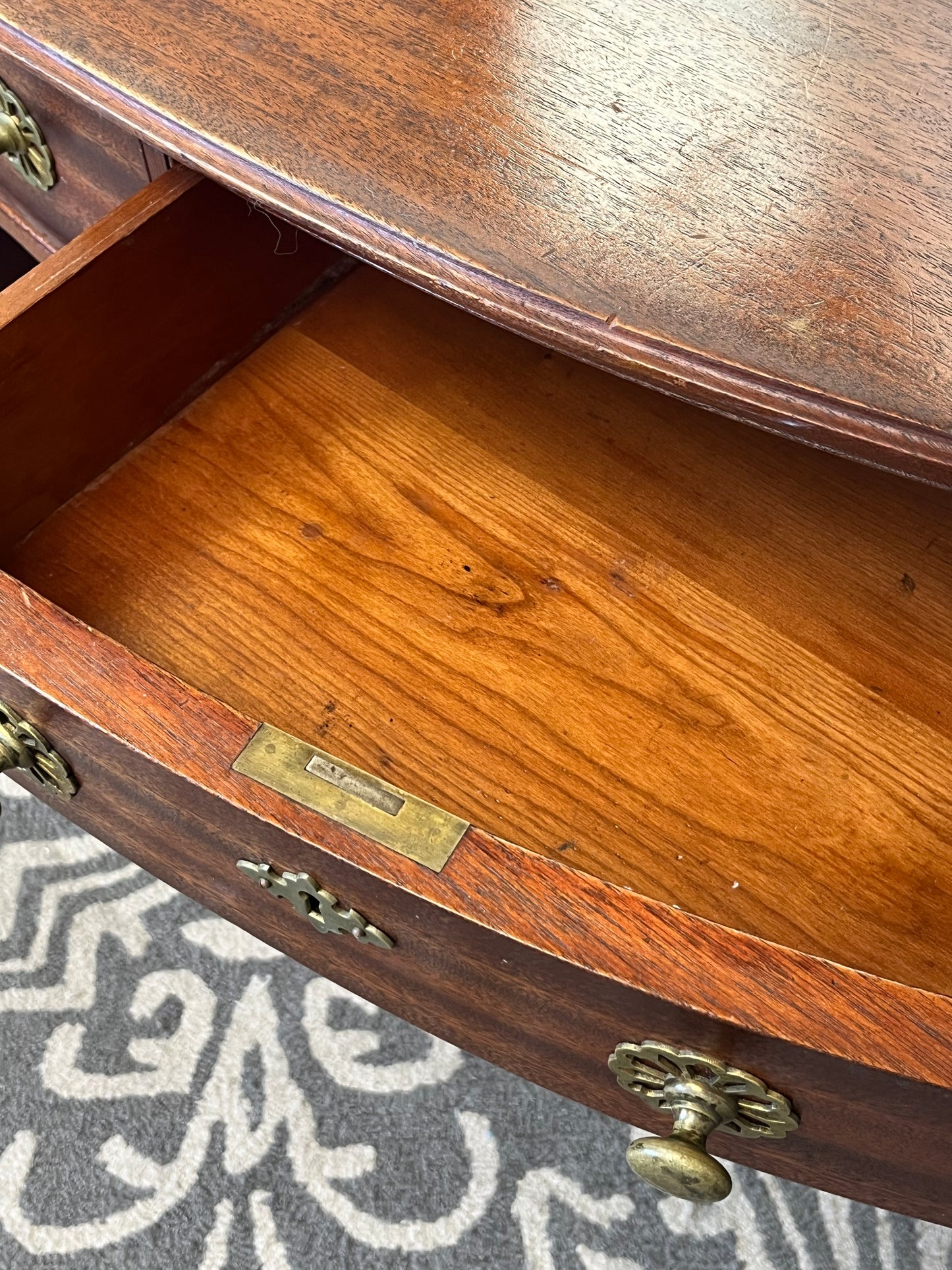 Antique Style Colonial Vanity With Mirror