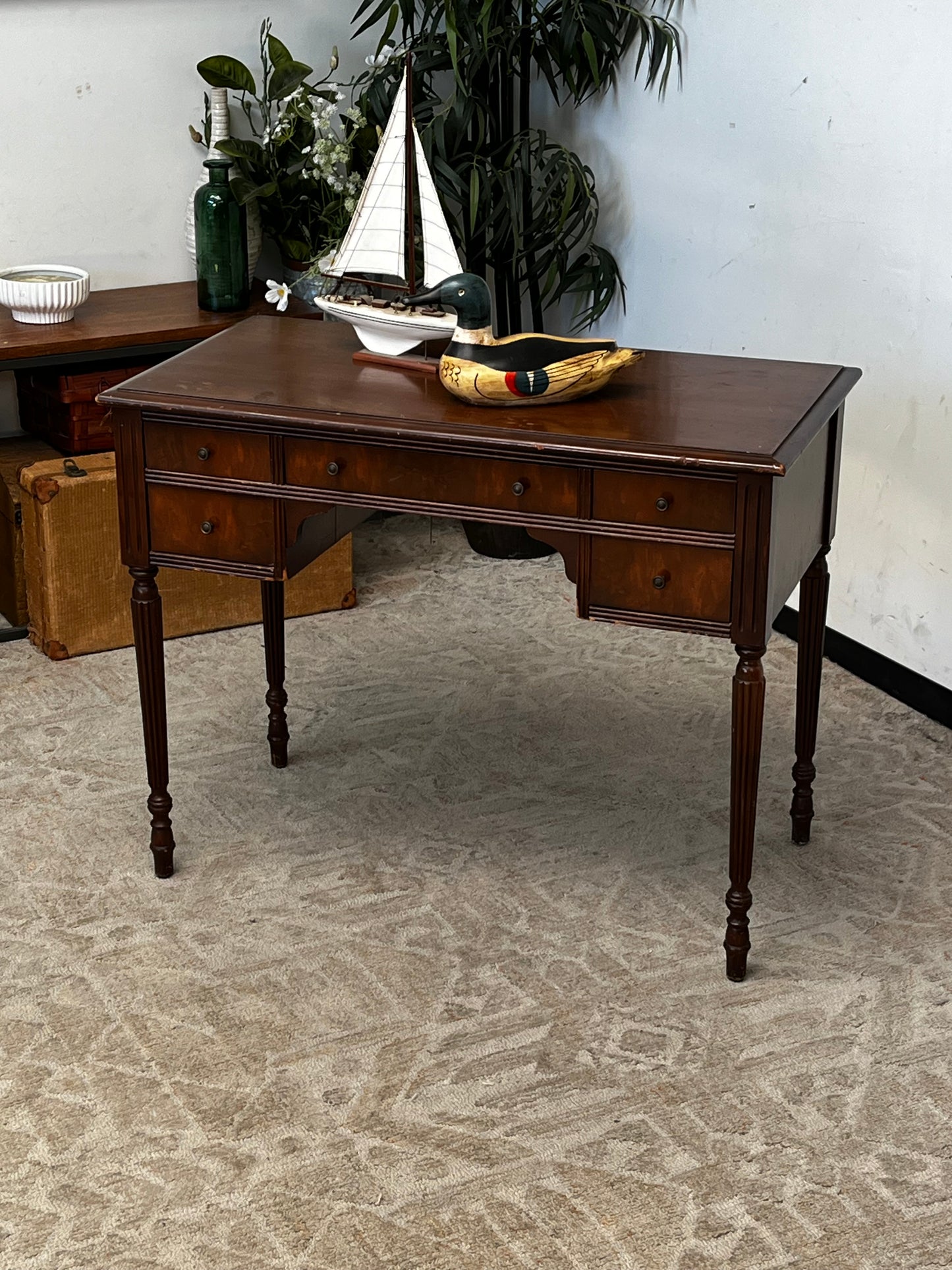 Traditional Style 5-Drawer Desk